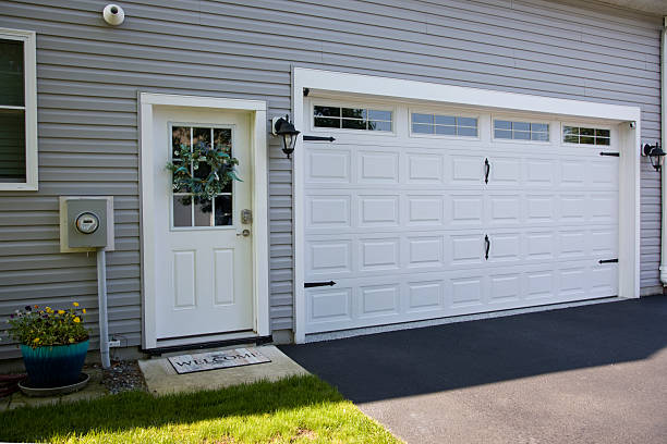24/7 Emergency Garage Door Panel Replacement experts in Nocona, TX